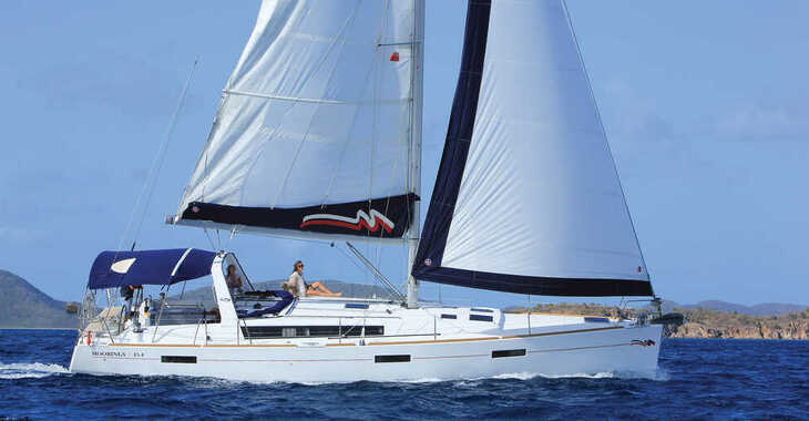 Rent a sailboat in Marina Zeas - Moorings 45.4 (Club)