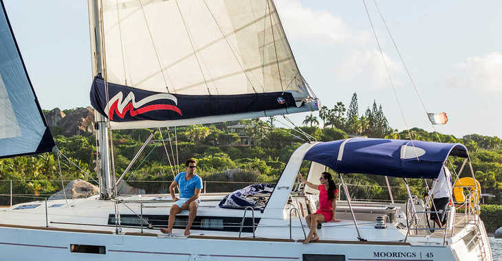 Rent a sailboat in Marina Zeas - Moorings 45 (Club)