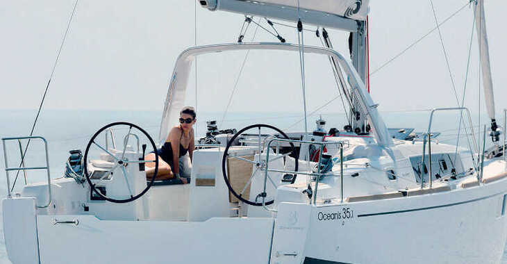 Chartern Sie segelboot in Marina di Portorosa - Oceanis 35.3 (Club)