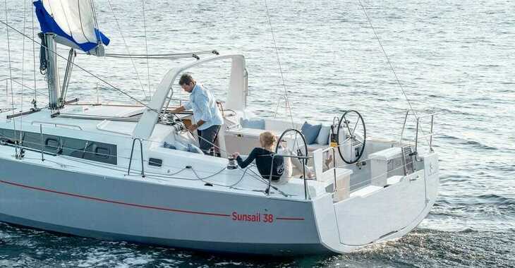 Chartern Sie segelboot in Agana Marina - Sunsail 38/2 (Classic)