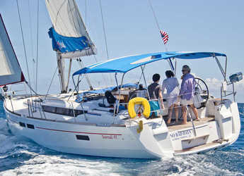 Chartern Sie segelboot in Marina Zeas - Sunsail 47 (Classic)