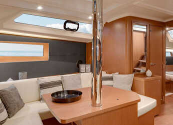 Chartern Sie segelboot in Marina Zeas - Sunsail 41.1 (Classic)