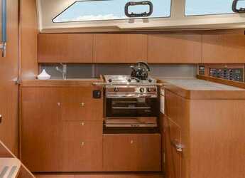 Chartern Sie segelboot in Marina Zeas - Sunsail 41.1 (Classic)