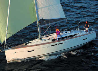 Rent a sailboat in Marina Zeas - Sunsail 41.1 (Classic)