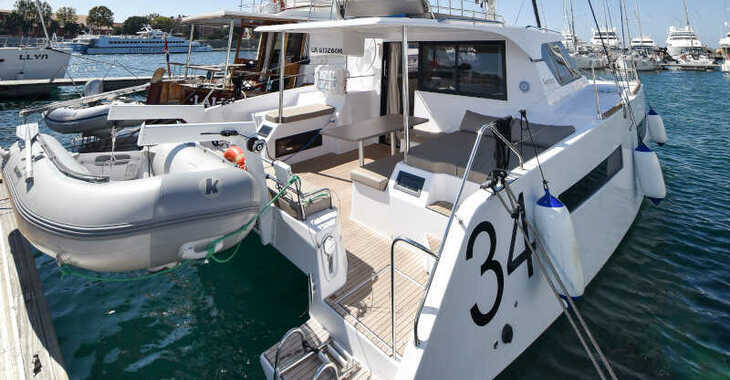 Rent a catamaran in Marina Tankerkomerc - Aventura 34