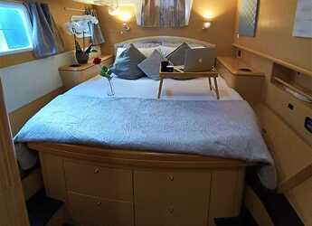 Rent a catamaran in Alimos Marina - Lagoon 500