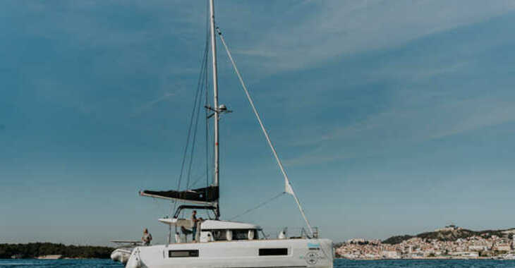 Rent a catamaran in Marina Mandalina - Lagoon 40