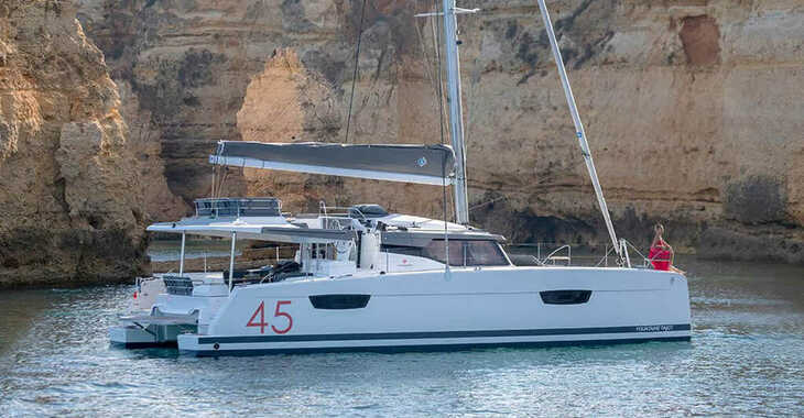 Rent a catamaran in Agios Kosmas Marina - Fountaine Pajot Elba 45 - 4 + 1 cab.