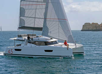 Rent a catamaran in Agios Kosmas Marina - Fountaine Pajot New 45 - 4 + 2 cab.