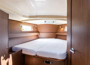 Rent a sailboat in Nidri Marine - Oceanis 41.1