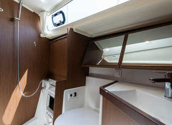 Rent a sailboat in Nidri Marine - Oceanis 41.1