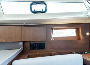 Rent a sailboat in Nidri Marine - Oceanis 41.1