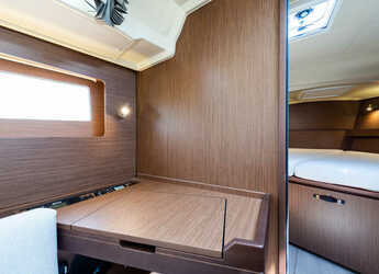 Rent a sailboat in Nidri Marine - Oceanis 41.1