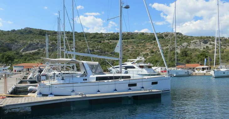 Rent a sailboat in Marina Kremik - Oceanis 38.1