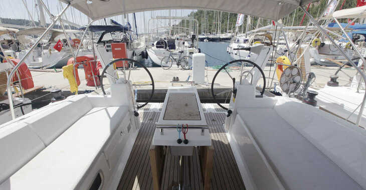 Rent a sailboat in Orhaniye marina - Oceanis 38.1