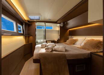 Rent a catamaran in Porto Capo d'Orlando Marina - Lagoon 52F