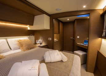 Rent a catamaran in Porto Capo d'Orlando Marina - Lagoon 52F