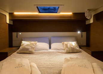 Rent a catamaran in Porto Capo d'Orlando Marina - Lagoon 52F