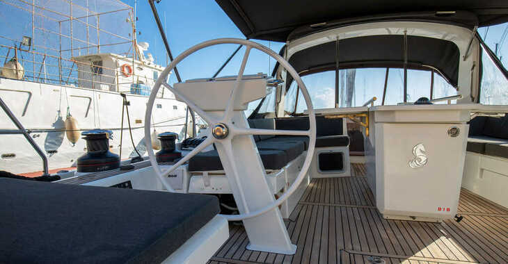 Chartern Sie segelboot in Porto Capo d'Orlando Marina - Oceanis 51.1 (4 cab)