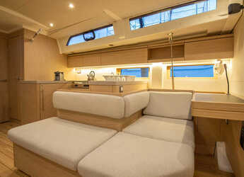 Rent a sailboat in Porto Capo d'Orlando Marina - Oceanis 51.1 (4 cab)