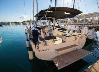 Rent a sailboat in Porto Capo d'Orlando Marina - Oceanis 51.1 (4 cab)