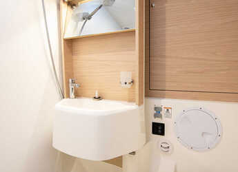 Rent a sailboat in Porto Capo d'Orlando Marina - Oceanis 51.1 (4 cab)