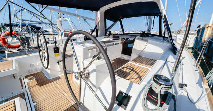 Chartern Sie segelboot in Porto Capo d'Orlando Marina - Oceanis 35.1