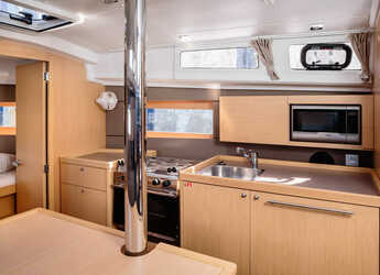 Rent a sailboat in Porto Capo d'Orlando Marina - Oceanis 35.1