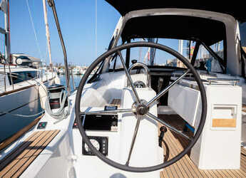 Rent a sailboat in Porto Capo d'Orlando Marina - Oceanis 35.1
