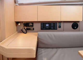 Rent a sailboat in Porto Capo d'Orlando Marina - Oceanis 35.1