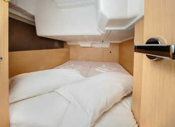 Rent a sailboat in Porto Capo d'Orlando Marina - Oceanis 35.1