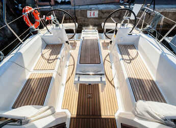 Rent a sailboat in Porto Capo d'Orlando Marina - Oceanis 35.1