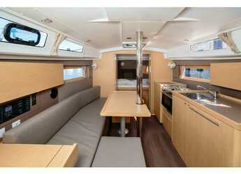 Rent a sailboat in Porto Capo d'Orlando Marina - Oceanis 35.1