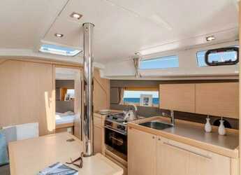 Rent a sailboat in Porto Capo d'Orlando Marina - Oceanis 35.1