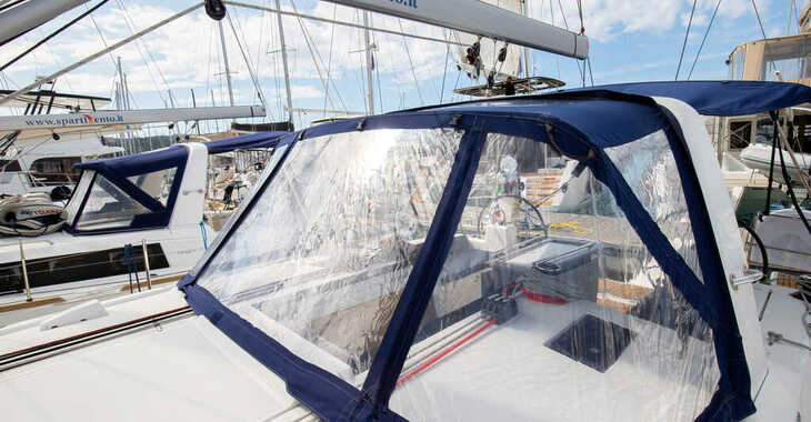 Chartern Sie segelboot in Porto Capo d'Orlando Marina - Oceanis 41.1