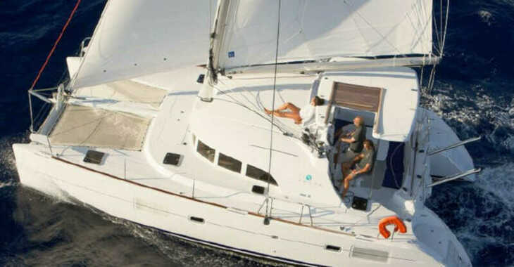Rent a catamaran in Marina d'Arechi - Lagoon 380 S2