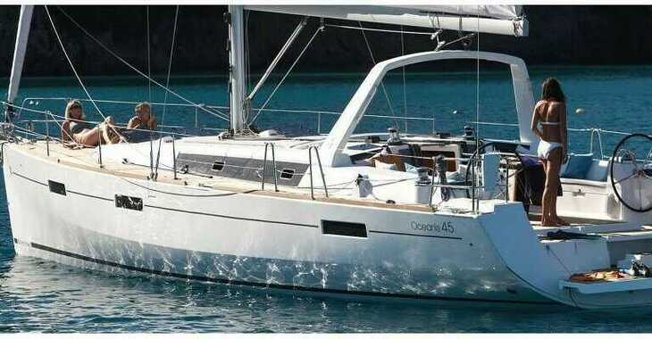 Rent a sailboat in Marina di Portorosa - Oceanis 45