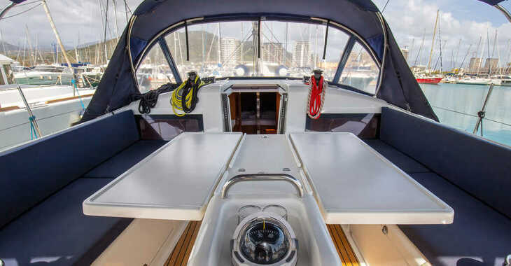 Rent a sailboat in Marina d'Arechi - Sun Odyssey 440
