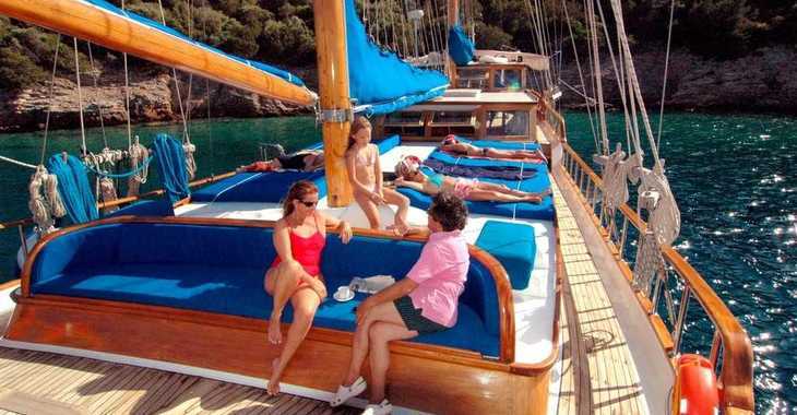 Rent a schooner in Mykonos Marina - Gulet Syrolana