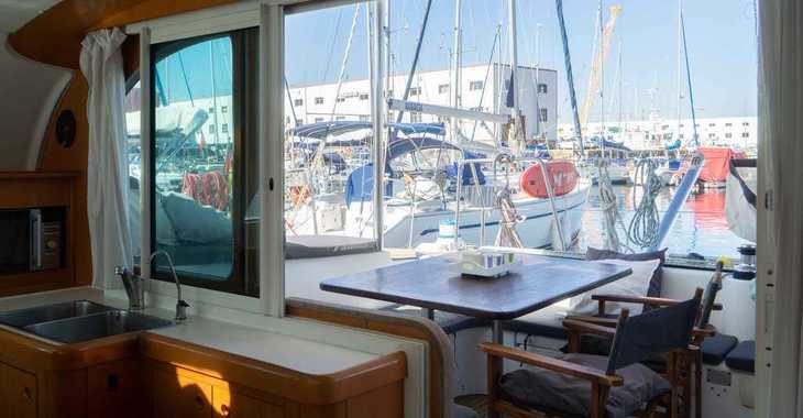 Rent a sailboat in Vigo  - Lagoon 410 S2