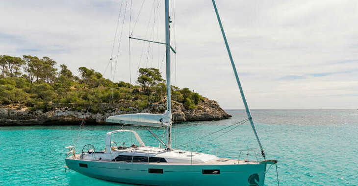 Rent a sailboat in Nidri Marine - Oceanis 41.1