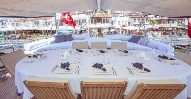 Chartern Sie schoner in Bodrum Marina - Gulet Yuce Bey (Luxury)