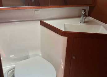 Rent a sailboat in Marina d'Arechi - Oceanis 41.1