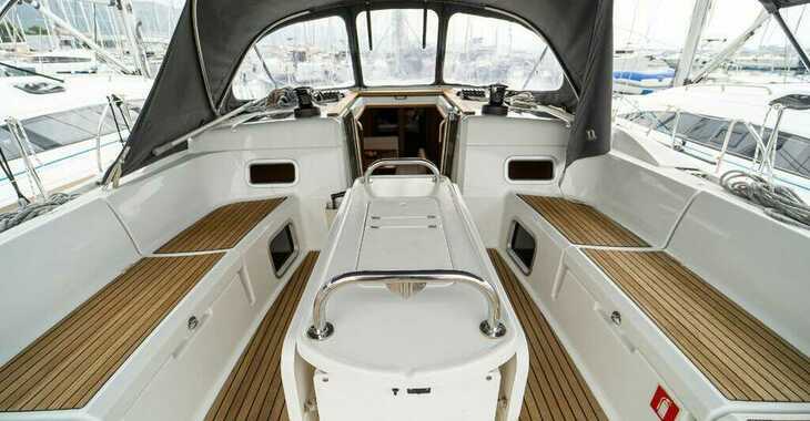 Rent a sailboat in Marina Kastela - Sun Odyssey 519 - 5 cab.