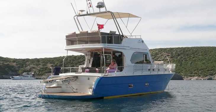 Rent a motorboat in Bodrum Marina - Custom Syana