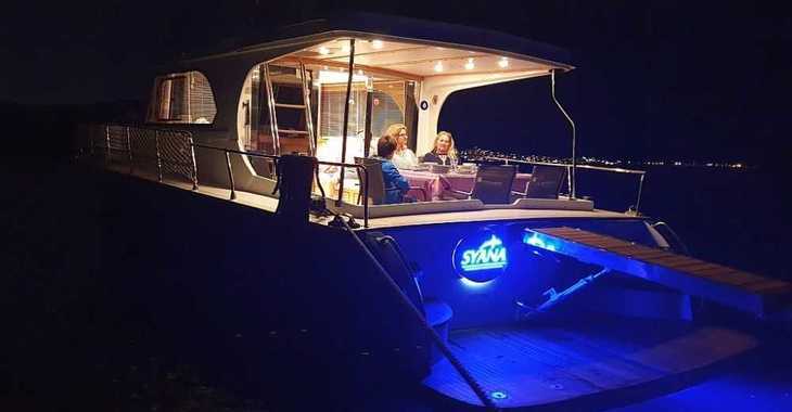 Chartern Sie motorboot in Bodrum Marina - Custom Syana