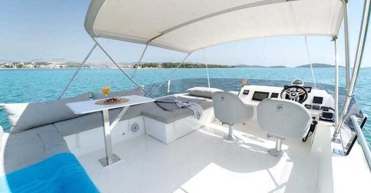 Rent a power catamaran in Marina Mandalina - Fountaine Pajot MY 37