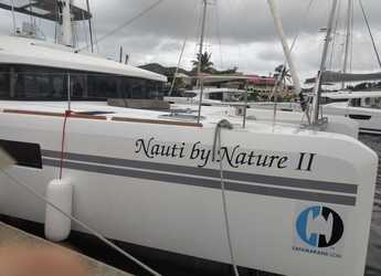 Rent a catamaran in Maya Cove, Hodges Creek Marina - Lagoon 52