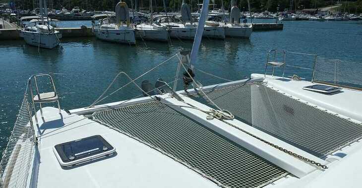 Rent a catamaran in Veruda - Lagoon 400 S2 - 4 + 2 cab.