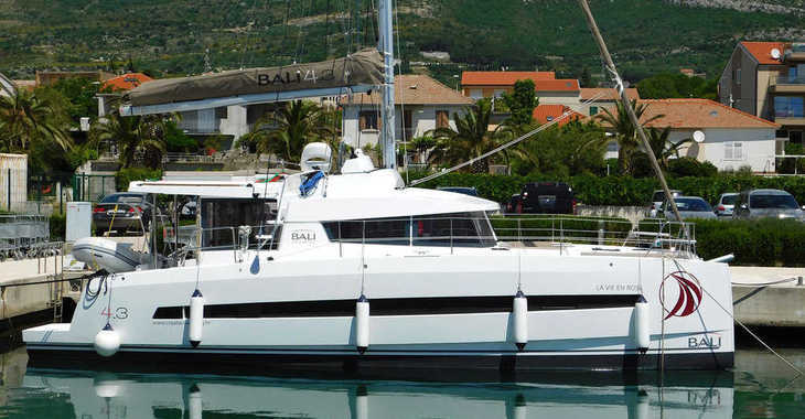 Rent a catamaran in ACI Marina Dubrovnik - Bali 4.3 - 4 + 2 cab.